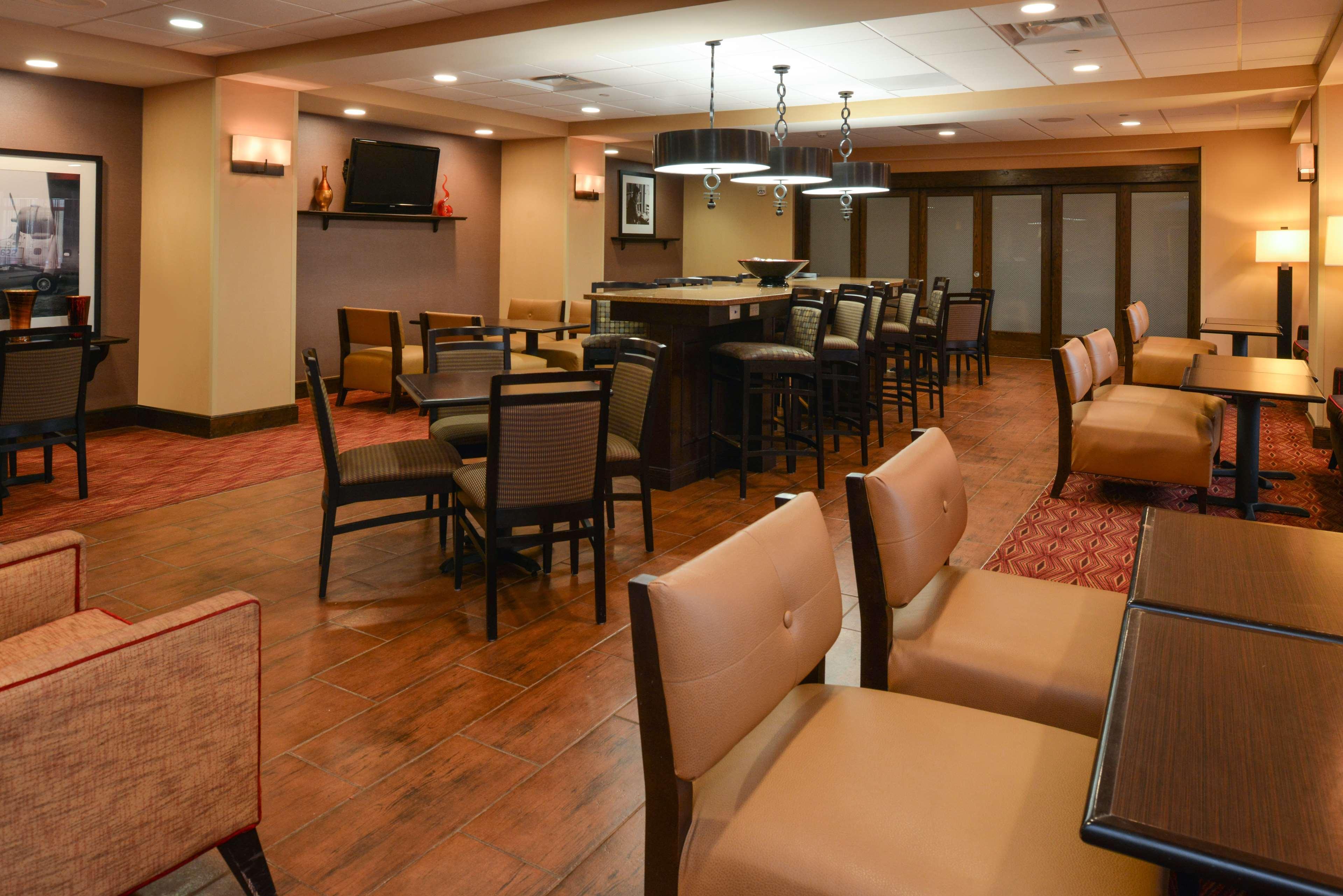 Hampton Inn Milford Exterior photo