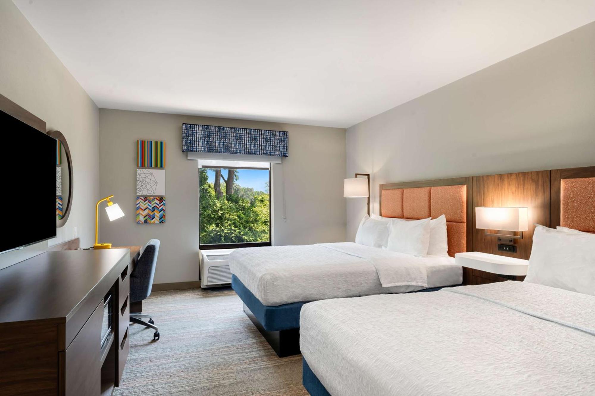 Hampton Inn Milford Exterior photo