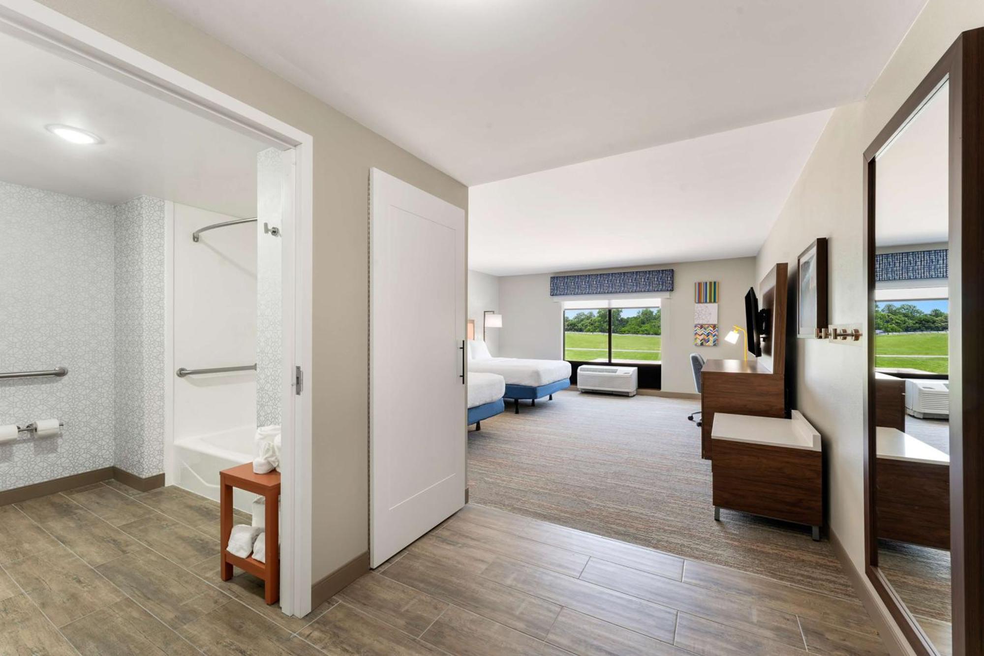 Hampton Inn Milford Exterior photo