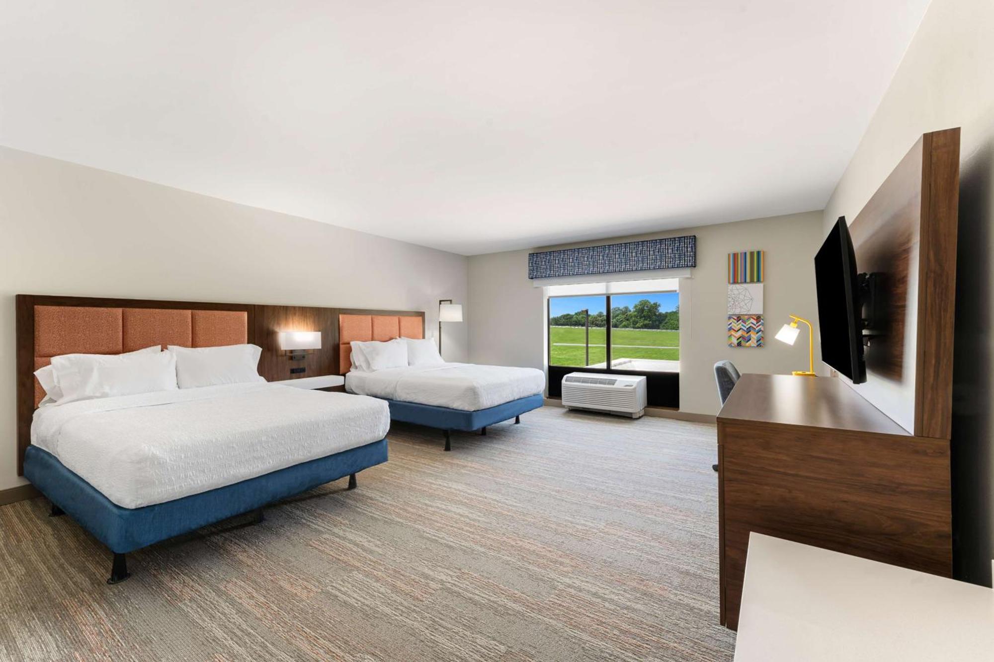Hampton Inn Milford Exterior photo